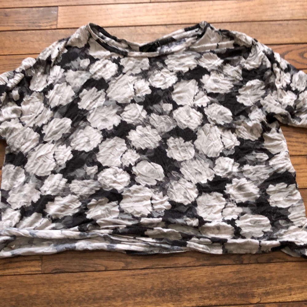 Black and white rose t shirt